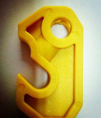 Cierre moldeado color amarillo fácil de utilizar 9g del disyuntor del caso proveedor